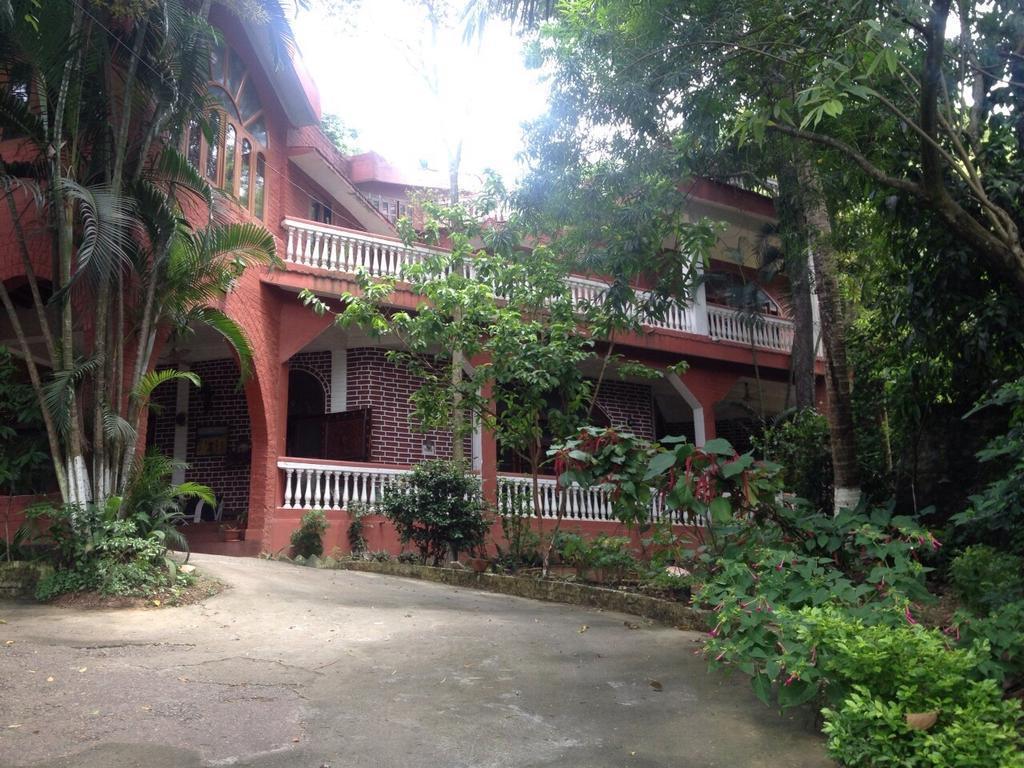 Hilltop Lodge Guwahati Chambre photo