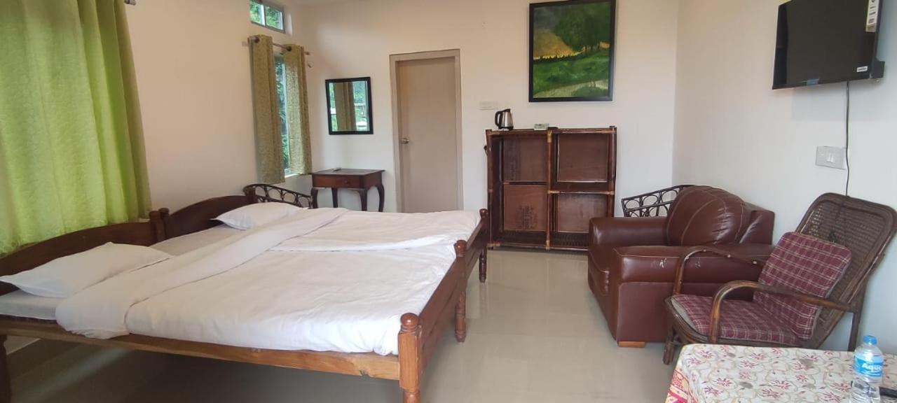 Hilltop Lodge Guwahati Chambre photo