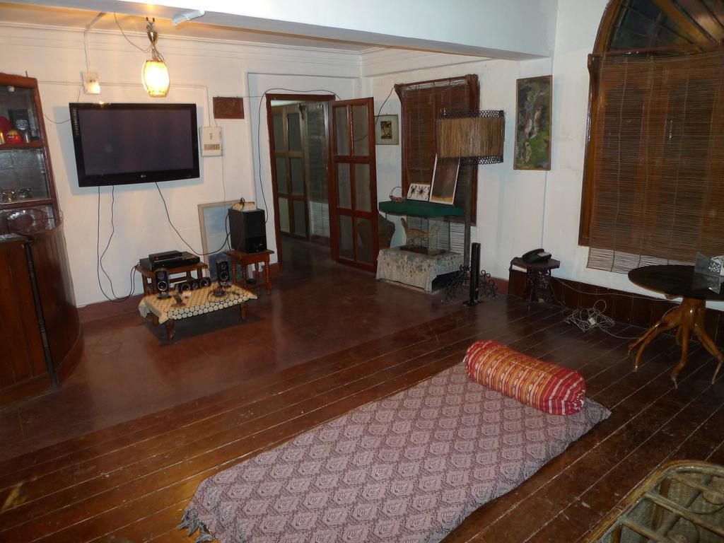Hilltop Lodge Guwahati Chambre photo